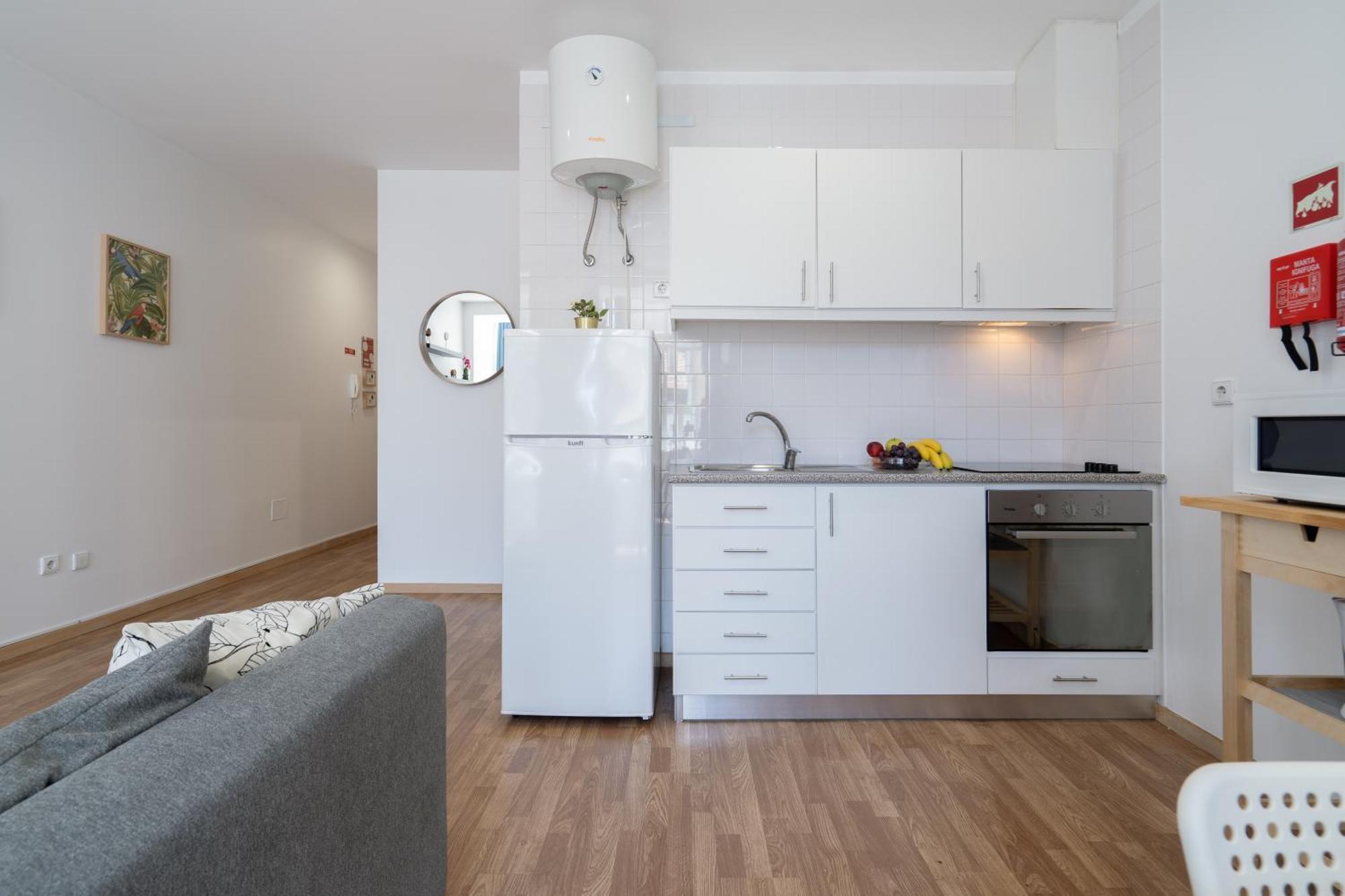 Апартаменты Host Wise - Colorful Fresh Flats - Batalha Порту Экстерьер фото